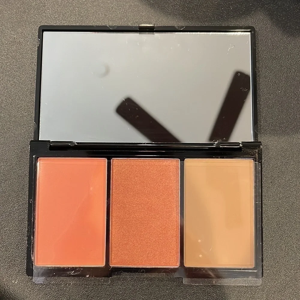Blush and bronzer trio